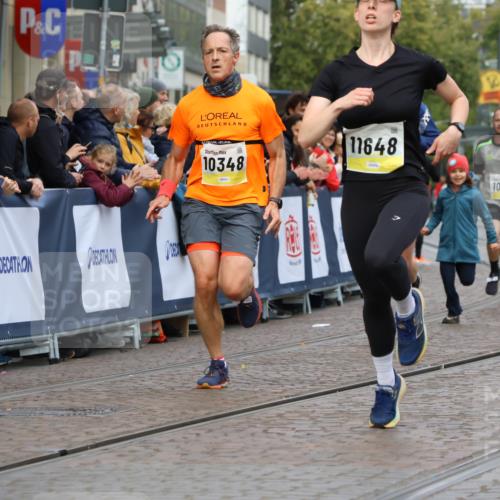 05.10.2025 - 20. swb-Marathon Bremen Strokosch-Dieckow http://msf.ph/oto/9223320 05.10.2025 10:44:13 Ziel 10044, 10348, 10649, 10816, 11645, 11648, 11659 meine-sportfotos.de