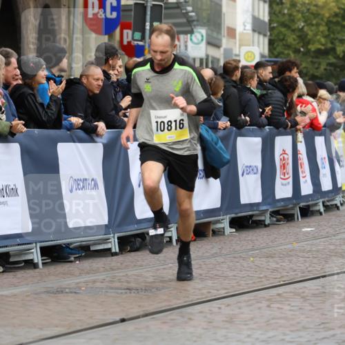 05.10.2025 - 20. swb-Marathon Bremen Strokosch-Dieckow http://msf.ph/oto/9223365 05.10.2025 10:44:17 Ziel 10044, 10666, 10816, 11659 meine-sportfotos.de