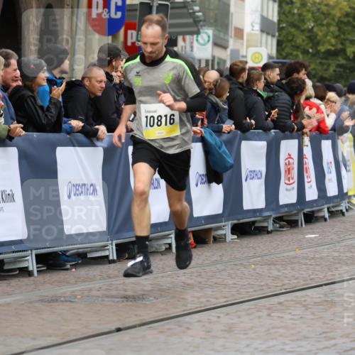 05.10.2025 - 20. swb-Marathon Bremen Strokosch-Dieckow http://msf.ph/oto/9223370 05.10.2025 10:44:17 Ziel 10044, 10666, 10816, 11659 meine-sportfotos.de