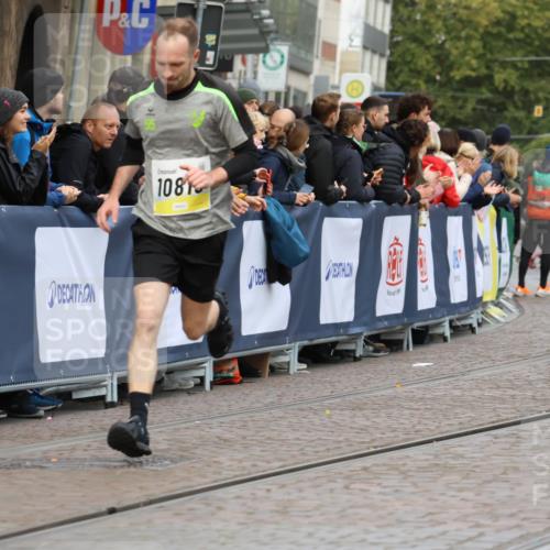 05.10.2025 - 20. swb-Marathon Bremen Strokosch-Dieckow http://msf.ph/oto/9223375 05.10.2025 10:44:17 Ziel 10044, 10666, 10816, 11659 meine-sportfotos.de