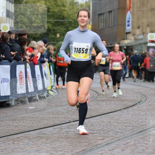 05.10.2025 - 20. swb-Marathon Bremen Strokosch-Dieckow http://msf.ph/oto/9223387 05.10.2025 10:44:18 Ziel 9361, 10044, 10666, 10816, 11659 meine-sportfotos.de