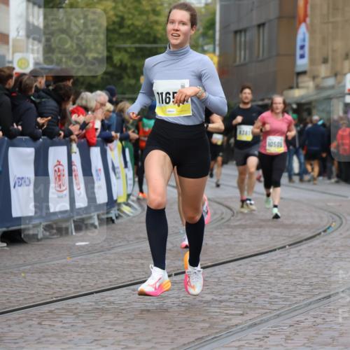 05.10.2025 - 20. swb-Marathon Bremen Strokosch-Dieckow http://msf.ph/oto/9223404 05.10.2025 10:44:19 Ziel 9361, 10505, 10666, 10816, 11659 meine-sportfotos.de