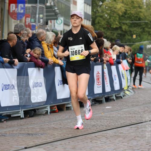 05.10.2025 - 20. swb-Marathon Bremen Strokosch-Dieckow http://msf.ph/oto/9223417 05.10.2025 10:44:21 Ziel 9361, 10505, 10666, 11659 meine-sportfotos.de