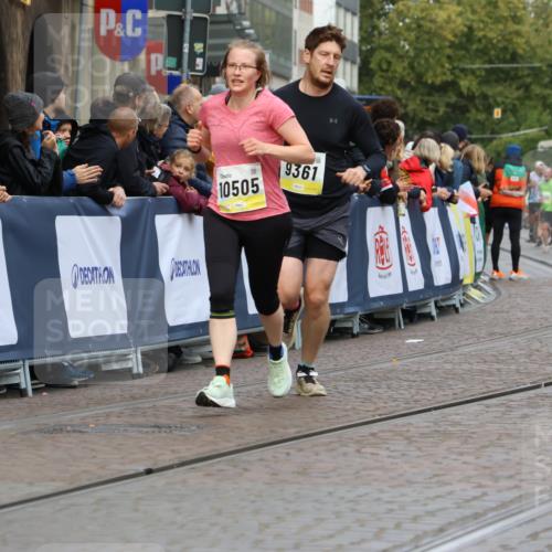 05.10.2025 - 20. swb-Marathon Bremen Strokosch-Dieckow http://msf.ph/oto/9223439 05.10.2025 10:44:25 Ziel 9361, 10505, 10666 meine-sportfotos.de