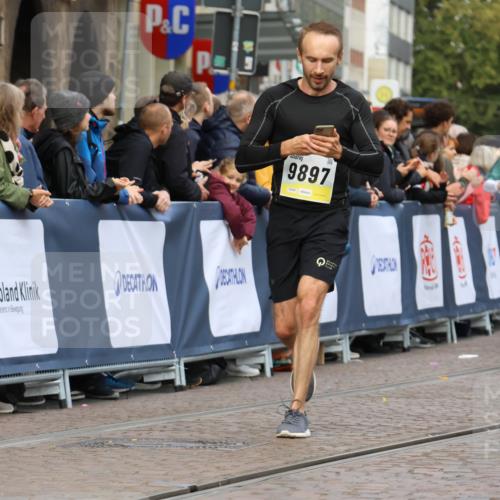 05.10.2025 - 20. swb-Marathon Bremen Strokosch-Dieckow http://msf.ph/oto/9223500 05.10.2025 10:44:34 Ziel 9897, 10554, 11666, 11714 meine-sportfotos.de