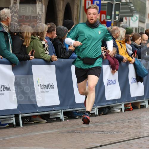 05.10.2025 - 20. swb-Marathon Bremen Strokosch-Dieckow http://msf.ph/oto/9223519 05.10.2025 10:44:37 Ziel 9897, 10092, 10306, 10554, 11666, 11714 meine-sportfotos.de