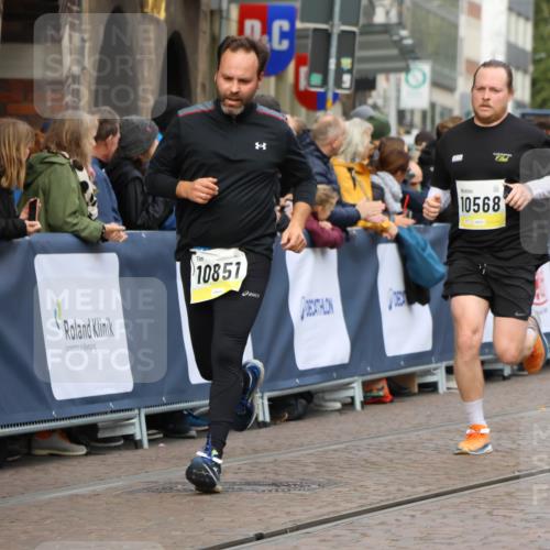 05.10.2025 - 20. swb-Marathon Bremen Strokosch-Dieckow http://msf.ph/oto/9223636 05.10.2025 10:44:56 Ziel 9202, 9590, 9678, 10568, 10633, 10851, 11362 meine-sportfotos.de