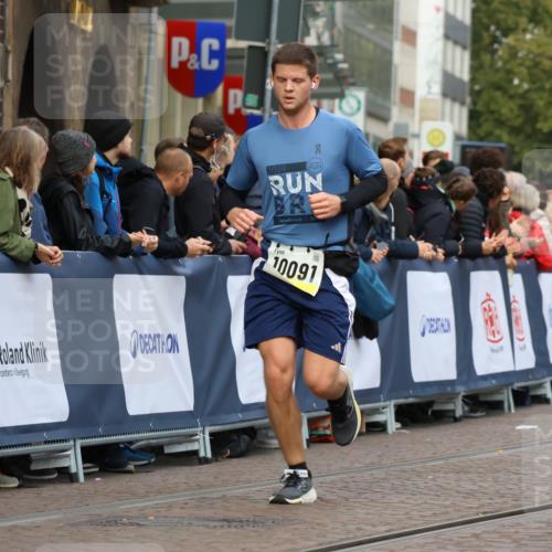05.10.2025 - 20. swb-Marathon Bremen Strokosch-Dieckow http://msf.ph/oto/9223766 05.10.2025 10:45:07 Ziel 10091, 10431, 10822, 11488, 11715 meine-sportfotos.de