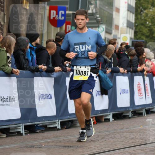 05.10.2025 - 20. swb-Marathon Bremen Strokosch-Dieckow http://msf.ph/oto/9223767 05.10.2025 10:45:07 Ziel 10091, 10431, 10822, 11488, 11715 meine-sportfotos.de