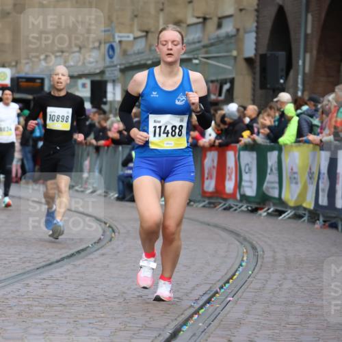 05.10.2025 - 20. swb-Marathon Bremen Strokosch-Dieckow http://msf.ph/oto/9223769 05.10.2025 10:45:11 Ziel 9290, 9963, 10091, 10431, 10822, 10898, 11488 meine-sportfotos.de