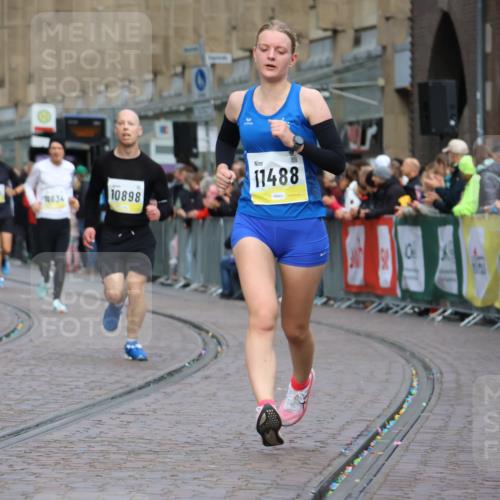 05.10.2025 - 20. swb-Marathon Bremen Strokosch-Dieckow http://msf.ph/oto/9223771 05.10.2025 10:45:11 Ziel 9290, 9963, 10091, 10431, 10822, 10898, 11488 meine-sportfotos.de