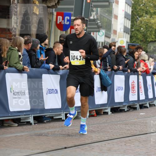 05.10.2025 - 20. swb-Marathon Bremen Strokosch-Dieckow http://msf.ph/oto/9223773 05.10.2025 10:45:13 Ziel 9290, 9963, 10431, 10634, 10822, 10898, 11488 meine-sportfotos.de