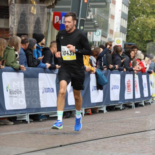 05.10.2025 - 20. swb-Marathon Bremen Strokosch-Dieckow http://msf.ph/oto/9223774 05.10.2025 10:45:13 Ziel 9290, 9963, 10431, 10634, 10822, 10898, 11488 meine-sportfotos.de