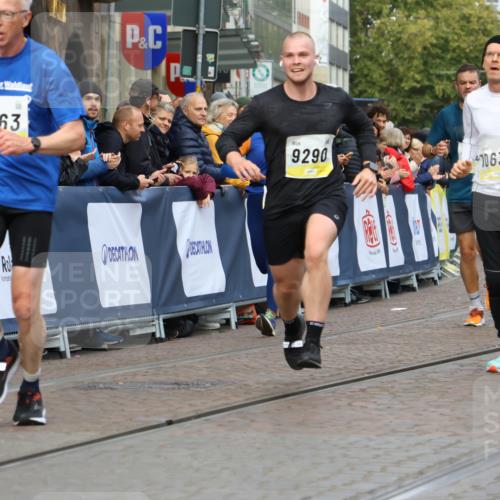 05.10.2025 - 20. swb-Marathon Bremen Strokosch-Dieckow http://msf.ph/oto/9223780 05.10.2025 10:45:19 Ziel 9290, 9396, 9885, 9963, 10447, 10634, 10898, 11346, 11403 meine-sportfotos.de