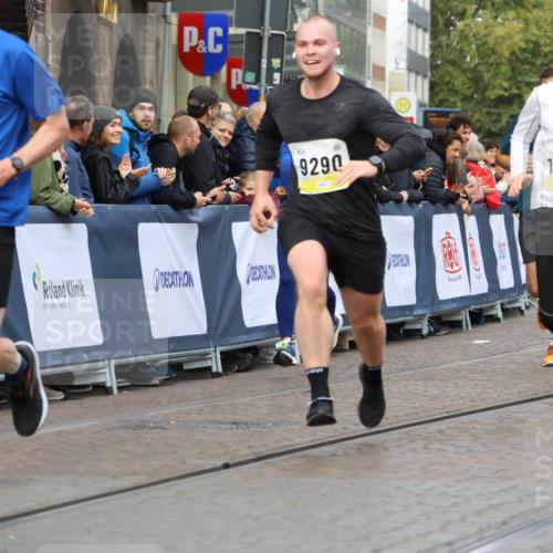 05.10.2025 - 20. swb-Marathon Bremen Strokosch-Dieckow http://msf.ph/oto/9223784 05.10.2025 10:45:19 Ziel 9290, 9396, 9885, 9963, 10447, 10634, 10898, 11346, 11403 meine-sportfotos.de