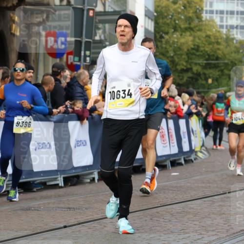 05.10.2025 - 20. swb-Marathon Bremen Strokosch-Dieckow http://msf.ph/oto/9223787 05.10.2025 10:45:20 Ziel 9290, 9396, 9885, 9963, 10447, 10634, 10898, 11346, 11403 meine-sportfotos.de