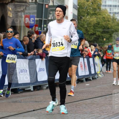 05.10.2025 - 20. swb-Marathon Bremen Strokosch-Dieckow http://msf.ph/oto/9223788 05.10.2025 10:45:20 Ziel 9290, 9396, 9885, 9963, 10447, 10634, 10898, 11346, 11403 meine-sportfotos.de