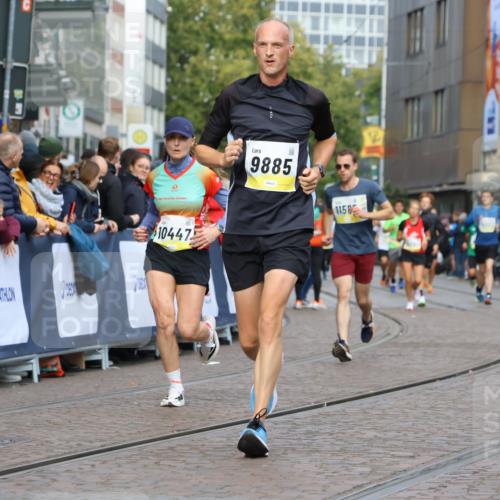 05.10.2025 - 20. swb-Marathon Bremen Strokosch-Dieckow http://msf.ph/oto/9223790 05.10.2025 10:45:22 Ziel 9396, 9885, 9963, 10447, 10634, 11346, 11403, 11585 meine-sportfotos.de