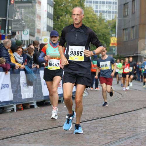 05.10.2025 - 20. swb-Marathon Bremen Strokosch-Dieckow http://msf.ph/oto/9223792 05.10.2025 10:45:23 Ziel 9396, 9885, 10447, 10634, 11346, 11403, 11585 meine-sportfotos.de