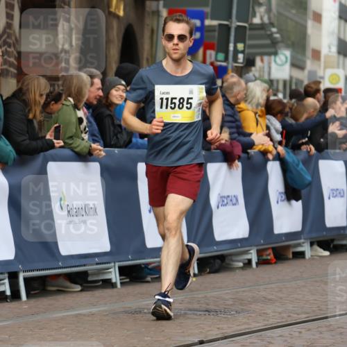 05.10.2025 - 20. swb-Marathon Bremen Strokosch-Dieckow http://msf.ph/oto/9223795 05.10.2025 10:45:27 Ziel 10447, 11346, 11403, 11585 meine-sportfotos.de