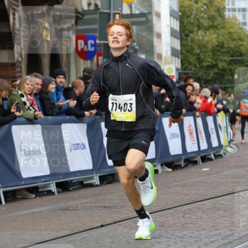 05.10.2025 - 20. swb-Marathon Bremen Strokosch-Dieckow http://msf.ph/oto/9223800 05.10.2025 10:45:30 Ziel 9250, 10053, 10682, 11403, 11585 meine-sportfotos.de