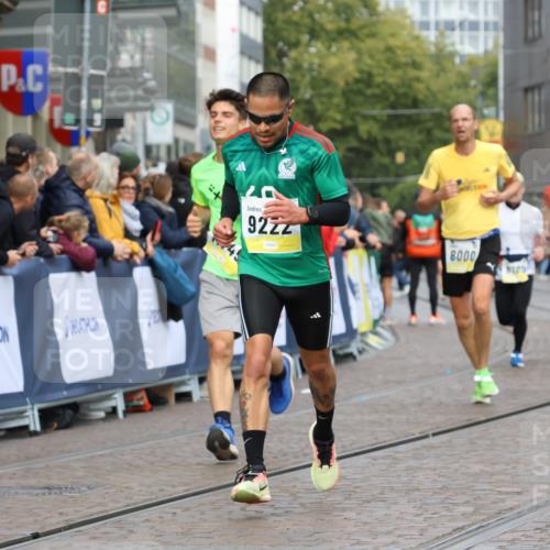 05.10.2025 - 20. swb-Marathon Bremen Strokosch-Dieckow http://msf.ph/oto/9223807 05.10.2025 10:45:37 Ziel 28, 8000, 9200, 9222, 9250, 9709, 10053, 10639, 10682, 10792, 11678, 11745 meine-sportfotos.de