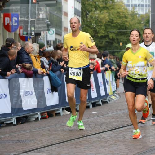 05.10.2025 - 20. swb-Marathon Bremen Strokosch-Dieckow http://msf.ph/oto/9223810 05.10.2025 10:45:39 Ziel 28, 8000, 9200, 9222, 9250, 9709, 10053, 10350, 10639, 10682, 10792, 10823, 11678, 11745 meine-sportfotos.de