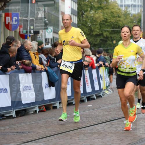 05.10.2025 - 20. swb-Marathon Bremen Strokosch-Dieckow http://msf.ph/oto/9223811 05.10.2025 10:45:39 Ziel 28, 8000, 9200, 9222, 9250, 9709, 10053, 10350, 10639, 10682, 10792, 10823, 11678, 11745 meine-sportfotos.de