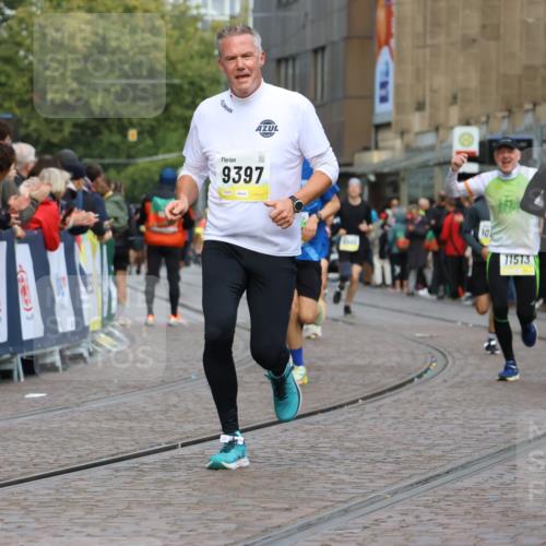 05.10.2025 - 20. swb-Marathon Bremen Strokosch-Dieckow http://msf.ph/oto/9223837 05.10.2025 10:45:57 Ziel 9397, 9500, 9876, 10090, 10688, 10773, 11074, 11513, 11617 meine-sportfotos.de