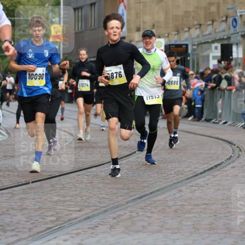 05.10.2025 - 20. swb-Marathon Bremen Strokosch-Dieckow http://msf.ph/oto/9223839 05.10.2025 10:45:58 Ziel 9397, 9500, 9876, 10090, 10688, 10773, 11074, 11513, 11617 meine-sportfotos.de