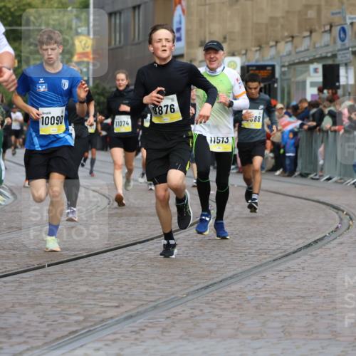 05.10.2025 - 20. swb-Marathon Bremen Strokosch-Dieckow http://msf.ph/oto/9223840 05.10.2025 10:45:58 Ziel 9397, 9500, 9876, 10090, 10688, 10773, 11074, 11513, 11617 meine-sportfotos.de