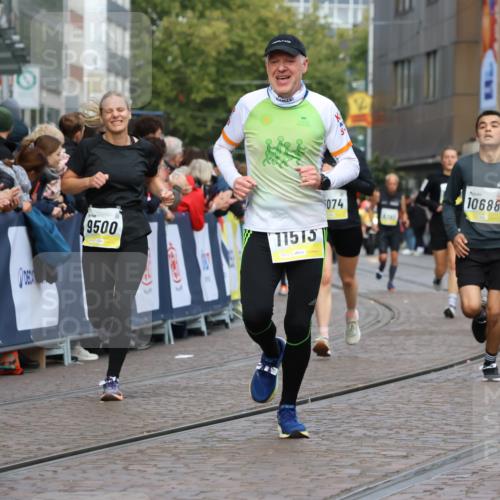 05.10.2025 - 20. swb-Marathon Bremen Strokosch-Dieckow http://msf.ph/oto/9223842 05.10.2025 10:46:01 Ziel 9397, 9500, 9876, 10090, 10688, 10858, 11074, 11513 meine-sportfotos.de