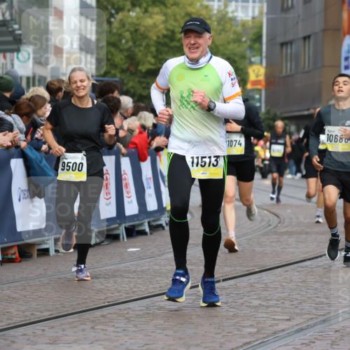 05.10.2025 - 20. swb-Marathon Bremen Strokosch-Dieckow http://msf.ph/oto/9223843 05.10.2025 10:46:01 Ziel 9397, 9500, 9876, 10090, 10688, 10858, 11074, 11513 meine-sportfotos.de