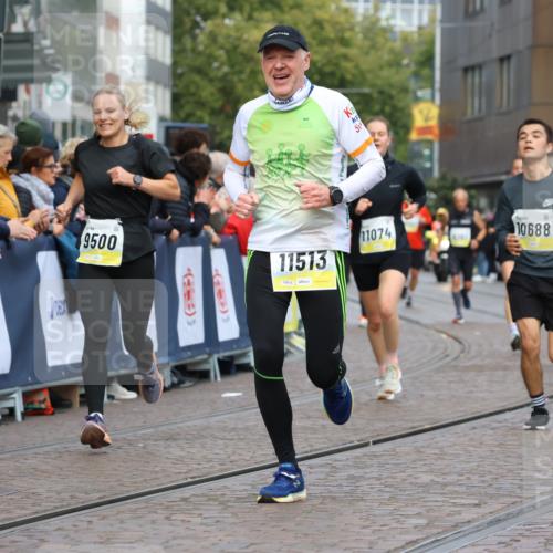 05.10.2025 - 20. swb-Marathon Bremen Strokosch-Dieckow http://msf.ph/oto/9223846 05.10.2025 10:46:01 Ziel 9397, 9500, 9876, 10090, 10688, 10858, 11074, 11513 meine-sportfotos.de