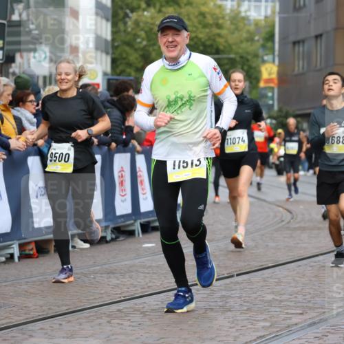 05.10.2025 - 20. swb-Marathon Bremen Strokosch-Dieckow http://msf.ph/oto/9223847 05.10.2025 10:46:01 Ziel 9397, 9500, 9876, 10090, 10688, 10858, 11074, 11513 meine-sportfotos.de