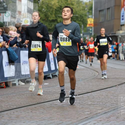 05.10.2025 - 20. swb-Marathon Bremen Strokosch-Dieckow http://msf.ph/oto/9223850 05.10.2025 10:46:03 Ziel 9500, 10090, 10688, 10858, 11074, 11446, 11513 meine-sportfotos.de
