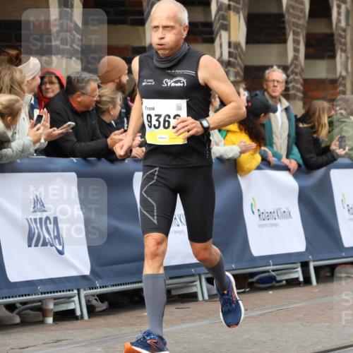 05.10.2025 - 20. swb-Marathon Bremen Strokosch-Dieckow http://msf.ph/oto/9223860 05.10.2025 10:46:16 Ziel 9351, 9362, 9400, 9921, 11462 meine-sportfotos.de