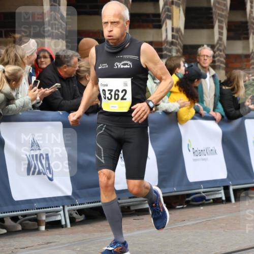 05.10.2025 - 20. swb-Marathon Bremen Strokosch-Dieckow http://msf.ph/oto/9223861 05.10.2025 10:46:16 Ziel 9351, 9362, 9400, 9921, 11462 meine-sportfotos.de