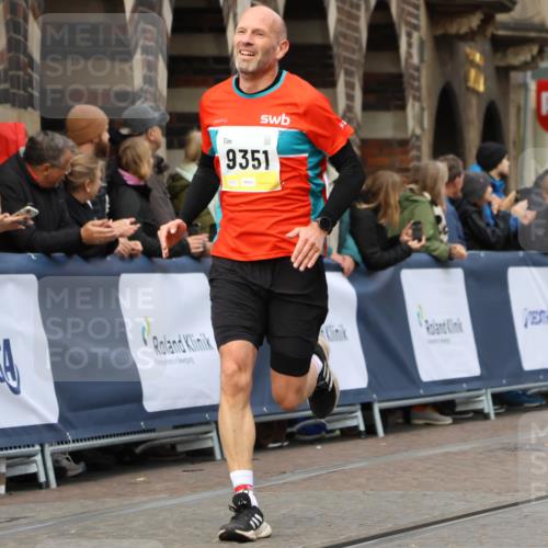 05.10.2025 - 20. swb-Marathon Bremen Strokosch-Dieckow http://msf.ph/oto/9223864 05.10.2025 10:46:17 Ziel 9351, 9362, 9400, 9921, 11462 meine-sportfotos.de