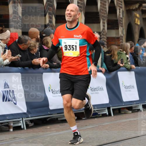 05.10.2025 - 20. swb-Marathon Bremen Strokosch-Dieckow http://msf.ph/oto/9223865 05.10.2025 10:46:17 Ziel 9351, 9362, 9400, 9921, 11462 meine-sportfotos.de