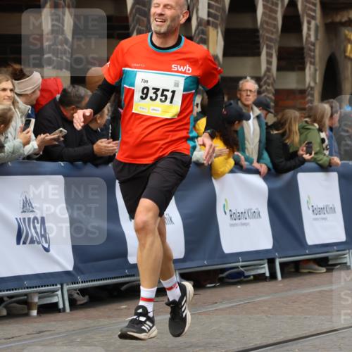 05.10.2025 - 20. swb-Marathon Bremen Strokosch-Dieckow http://msf.ph/oto/9223867 05.10.2025 10:46:17 Ziel 9351, 9362, 9400, 9921, 11462 meine-sportfotos.de