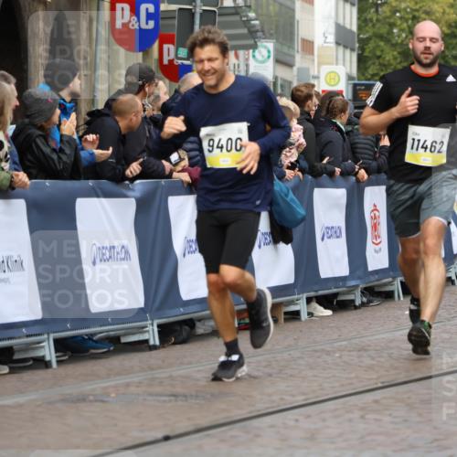 05.10.2025 - 20. swb-Marathon Bremen Strokosch-Dieckow http://msf.ph/oto/9223868 05.10.2025 10:46:19 Ziel 9351, 9362, 9400, 9921, 11462 meine-sportfotos.de