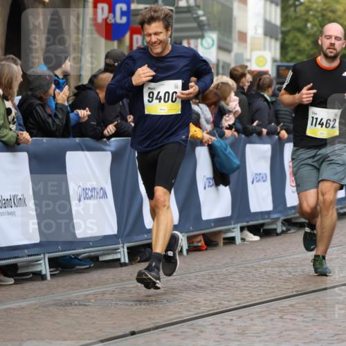 05.10.2025 - 20. swb-Marathon Bremen Strokosch-Dieckow http://msf.ph/oto/9223870 05.10.2025 10:46:19 Ziel 9351, 9362, 9400, 9921, 11462 meine-sportfotos.de