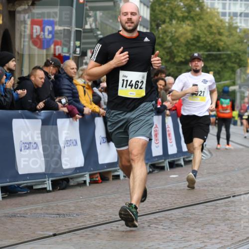 05.10.2025 - 20. swb-Marathon Bremen Strokosch-Dieckow http://msf.ph/oto/9223872 05.10.2025 10:46:20 Ziel 9400, 9921, 11462 meine-sportfotos.de