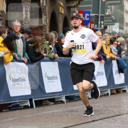 05.10.2025 - 20. swb-Marathon Bremen Strokosch-Dieckow http://msf.ph/oto/9223875 05.10.2025 10:46:22 Ziel 9400, 9921, 11167, 11462 meine-sportfotos.de