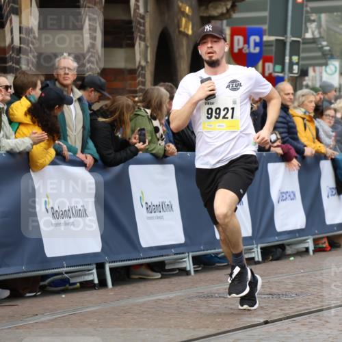 05.10.2025 - 20. swb-Marathon Bremen Strokosch-Dieckow http://msf.ph/oto/9223876 05.10.2025 10:46:22 Ziel 9400, 9921, 11167, 11462 meine-sportfotos.de