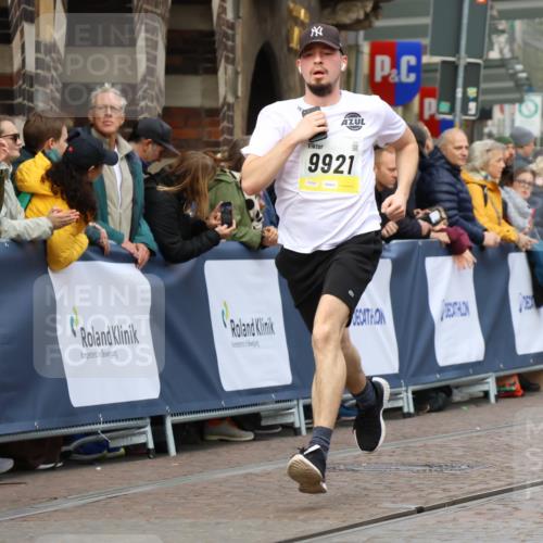 05.10.2025 - 20. swb-Marathon Bremen Strokosch-Dieckow http://msf.ph/oto/9223877 05.10.2025 10:46:22 Ziel 9400, 9921, 11167, 11462 meine-sportfotos.de