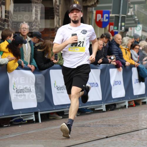 05.10.2025 - 20. swb-Marathon Bremen Strokosch-Dieckow http://msf.ph/oto/9223878 05.10.2025 10:46:22 Ziel 9400, 9921, 11167, 11462 meine-sportfotos.de
