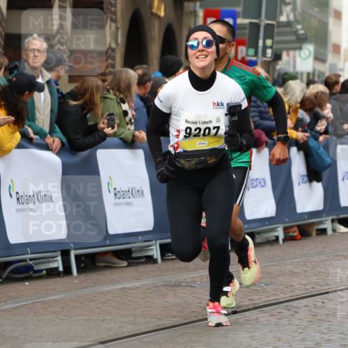 05.10.2025 - 20. swb-Marathon Bremen Strokosch-Dieckow http://msf.ph/oto/9223887 05.10.2025 10:46:35 Ziel 9009, 9207, 9366, 9961, 10268, 10411, 11268, 11327 meine-sportfotos.de
