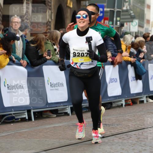05.10.2025 - 20. swb-Marathon Bremen Strokosch-Dieckow http://msf.ph/oto/9223888 05.10.2025 10:46:35 Ziel 9009, 9207, 9366, 9961, 10268, 10411, 11268, 11327 meine-sportfotos.de